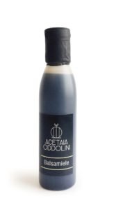IL BALSAMIELE E’ UNA CREMA BALSAMICA COSTITUITA SOLAMENTE DA DUE INGREDIENTI: LA NOSTRA ESSENZA DI MODENA E MIELE D’ACACIA. NON CONTIENE CARAMELLO, ZUCCHERI AGGIUNTI O CONSERVANTI.